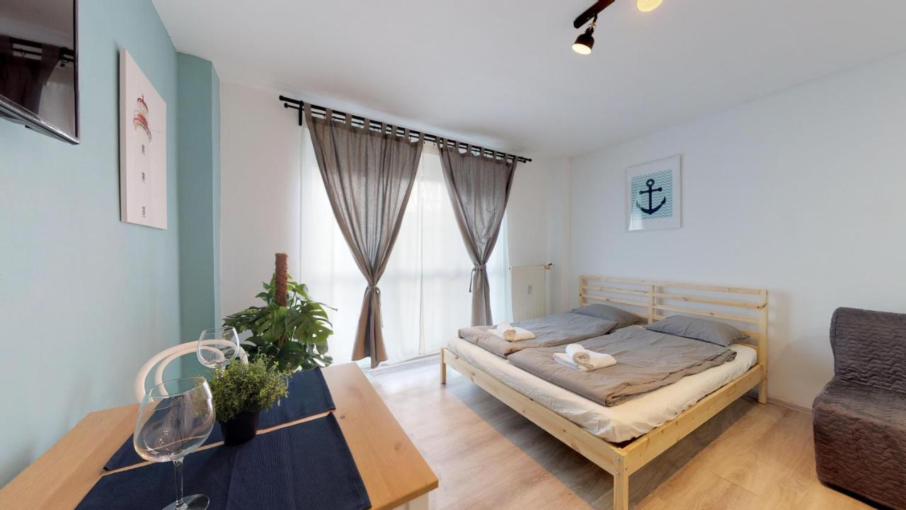 Studio Steps From Nivy & Main Bus Station Братислава Екстериор снимка