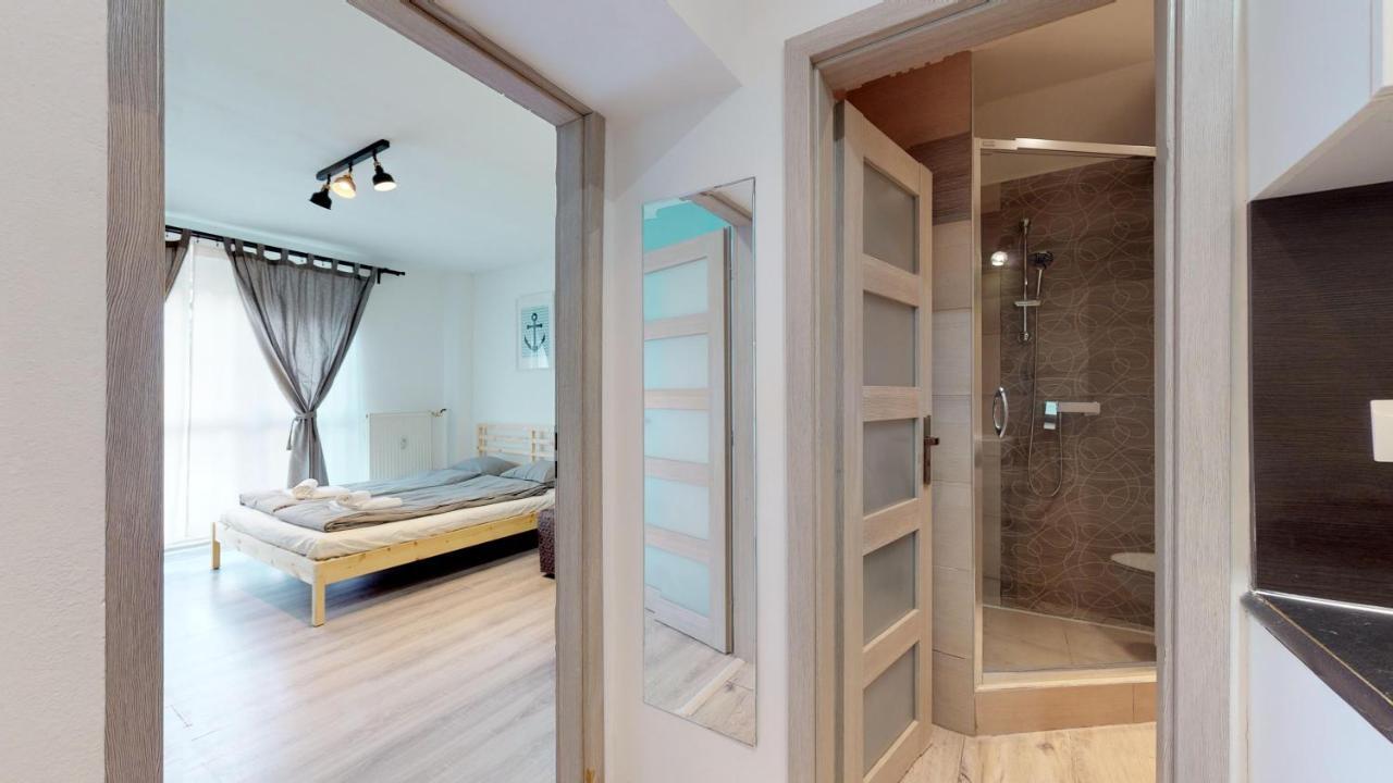 Studio Steps From Nivy & Main Bus Station Братислава Екстериор снимка