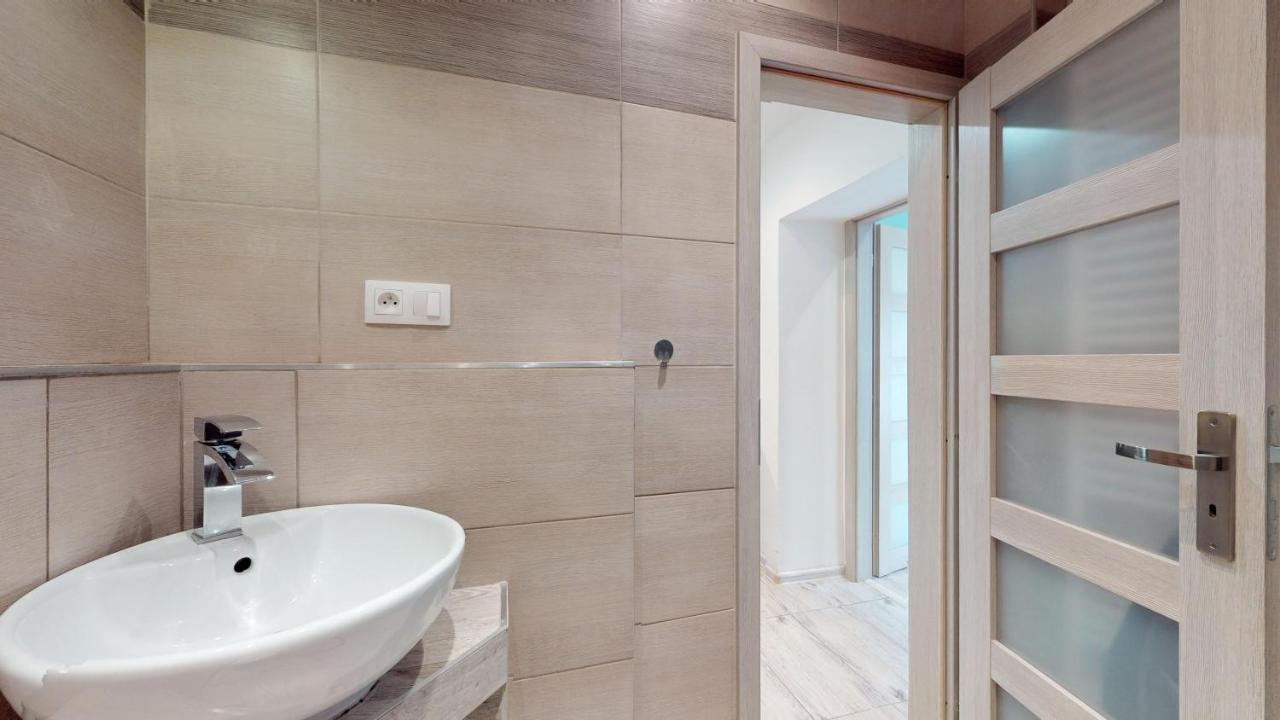 Studio Steps From Nivy & Main Bus Station Братислава Екстериор снимка